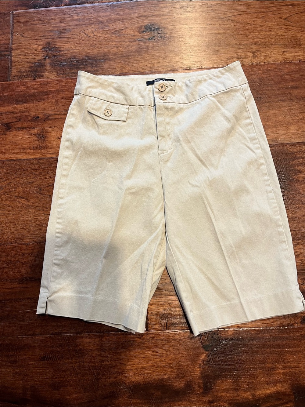 CHADWICKS. COTTON KAKHI BERMUDAS SIZE 6.  EXCELLENT CONDITION